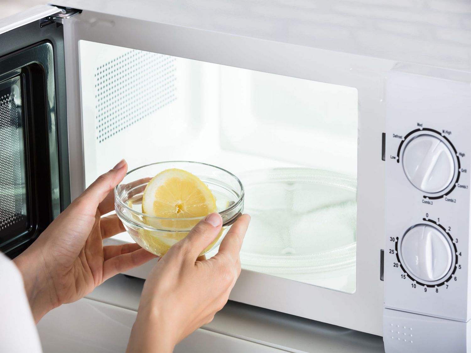 How To Clean The Microwave