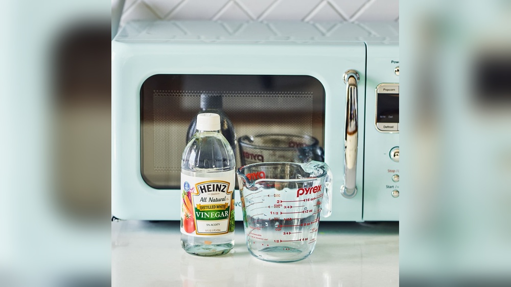 how do i clean a microwave with vinegar.jpg