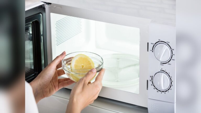 how do you clean out a microwave.jpg