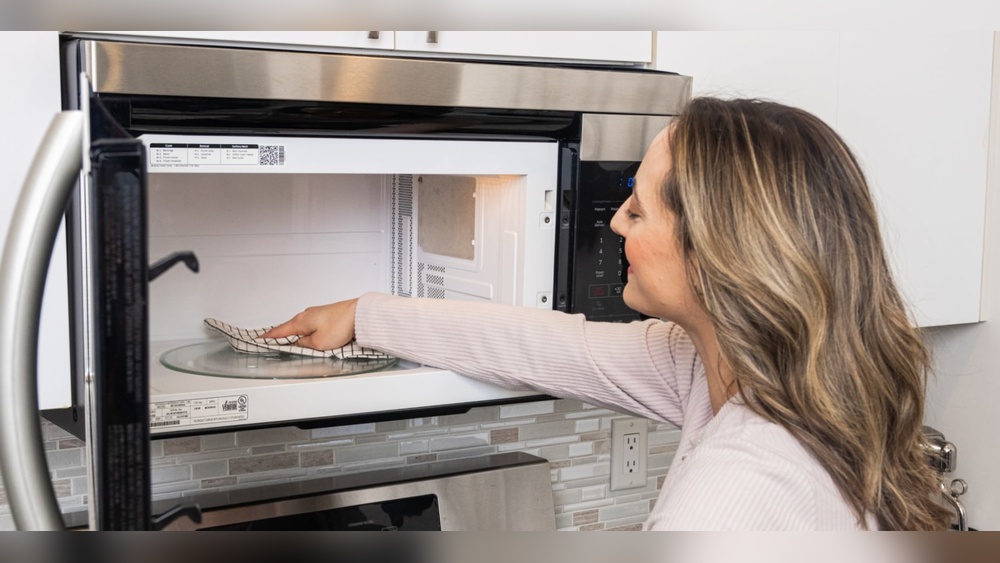 how to clean a microwave oven inside.jpg