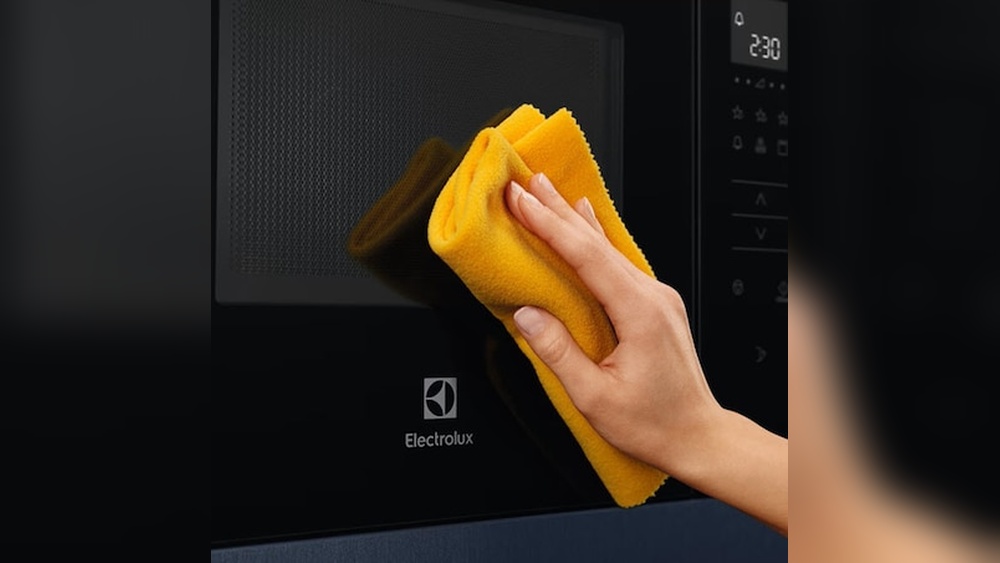 how to clean a smelly microwave.jpg