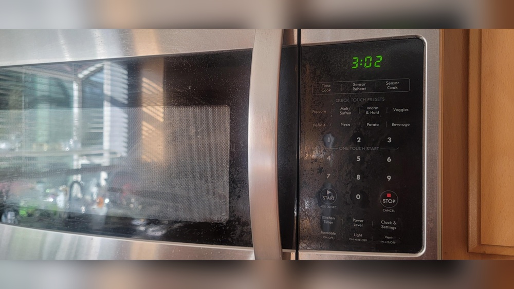 how to clean outside of microwave oven.jpg
